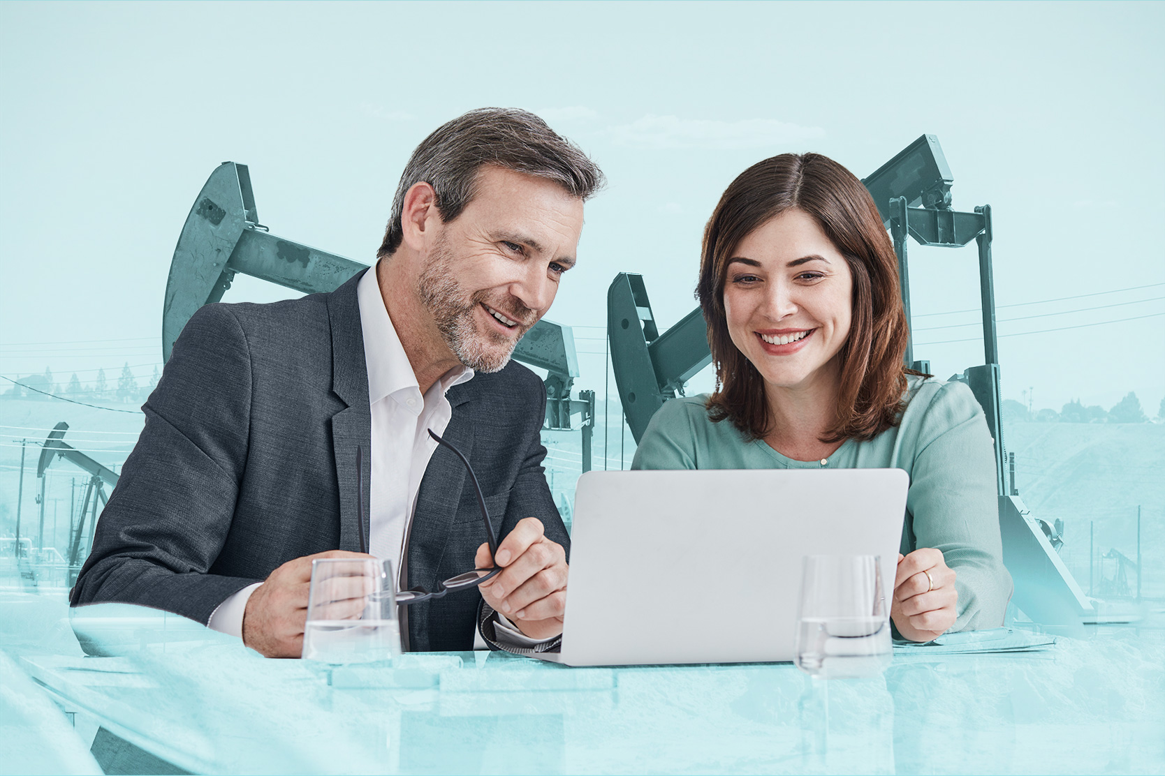 2 people discussing data on a laptop
